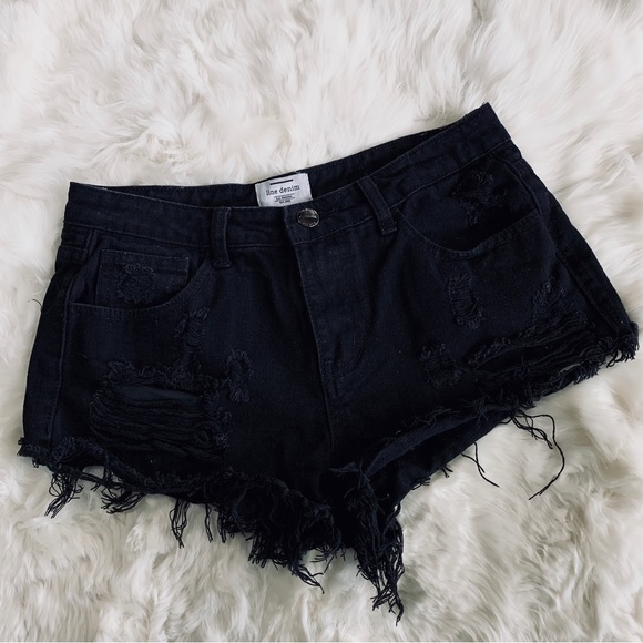 BLACK DESTROYED HIGH-WAIST SHORTS - Picture 3 of 10